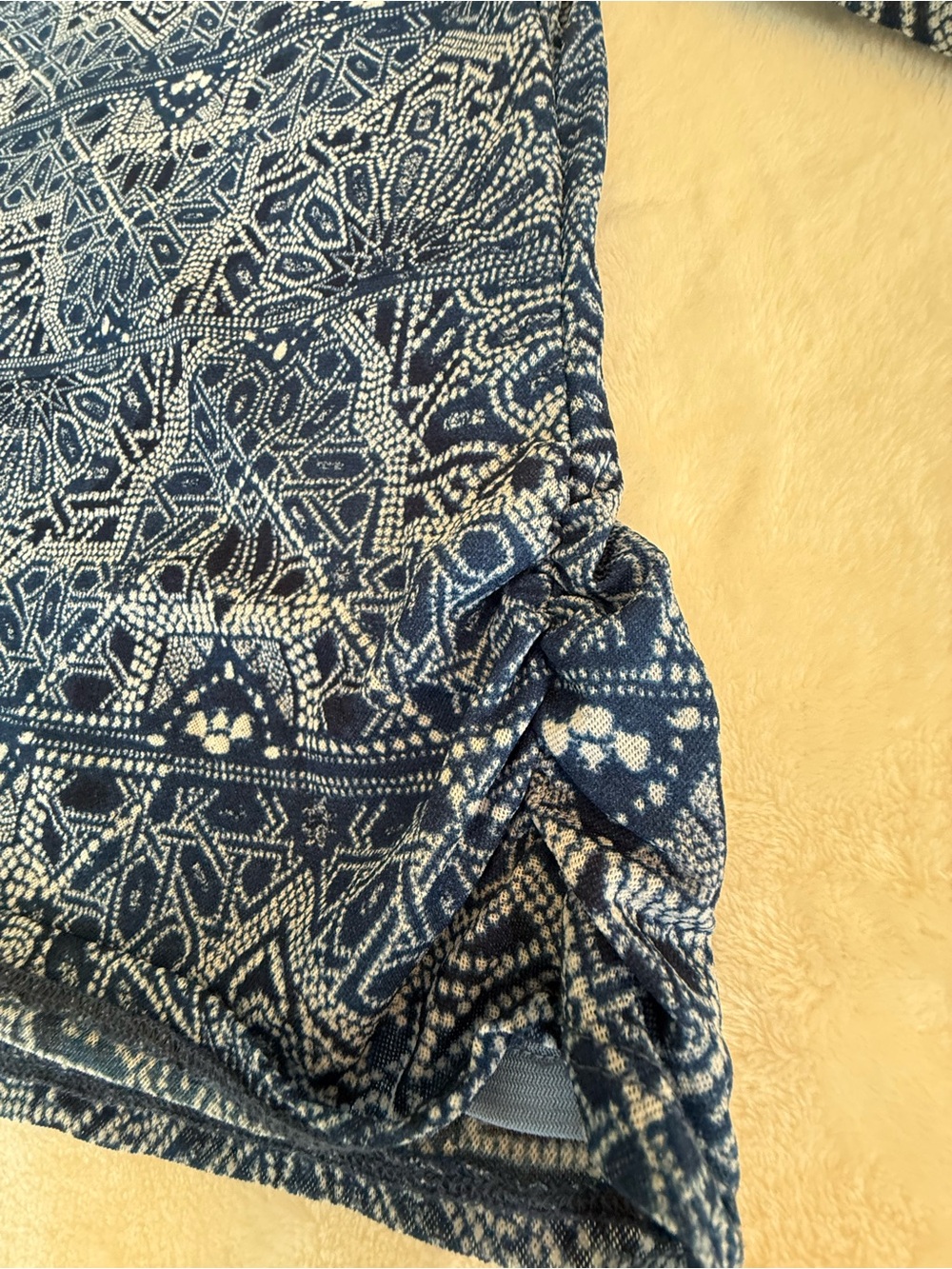 Chico’s Blue Geometric Kaleidoscope Print Mesh Lined Top Size 1 Long Sleeve - Picture 8 of 12